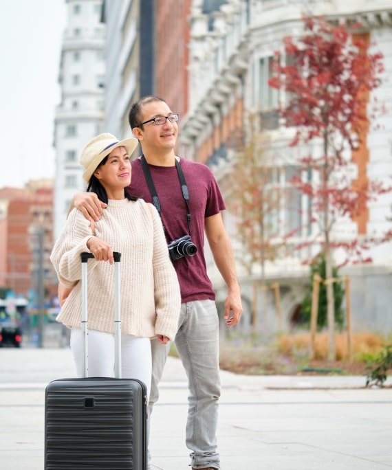 Client receiving professional visa consultation